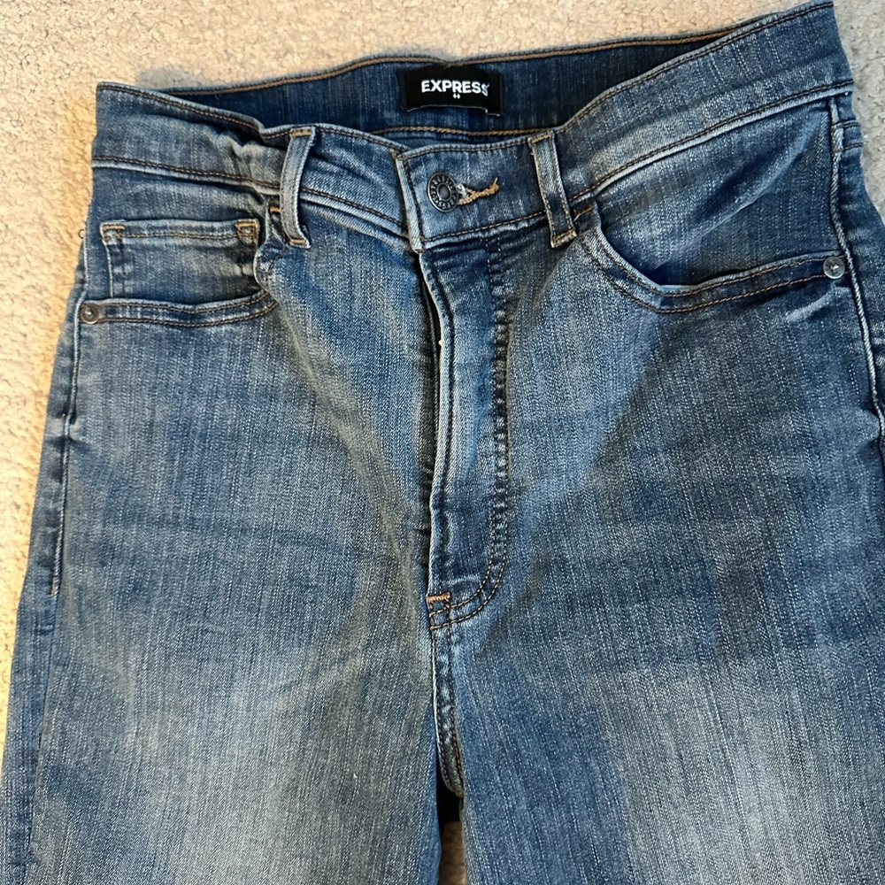 Express Super High Rise Straight Jeans — Size 4R - Picture 4 of 7
